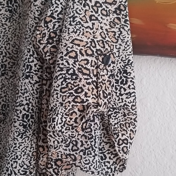 Worthington Blouse - Picture 4 of 11